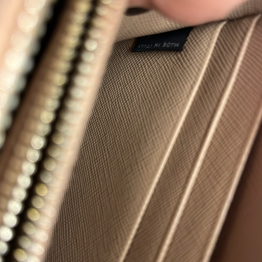 Project/rehab/fixer Prada beige Saffiano leather wallet with zipper. - Picture 12 of 16